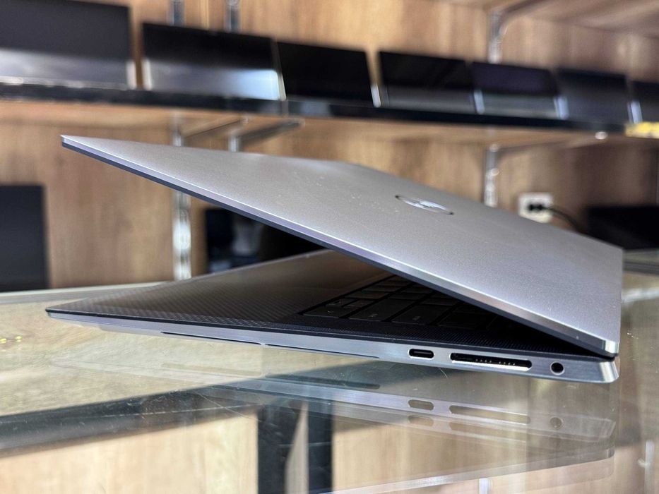 DELL Precision 5550 Core i9-10885H ram16 ssd256 Nvidia QuadroT2000 4gb