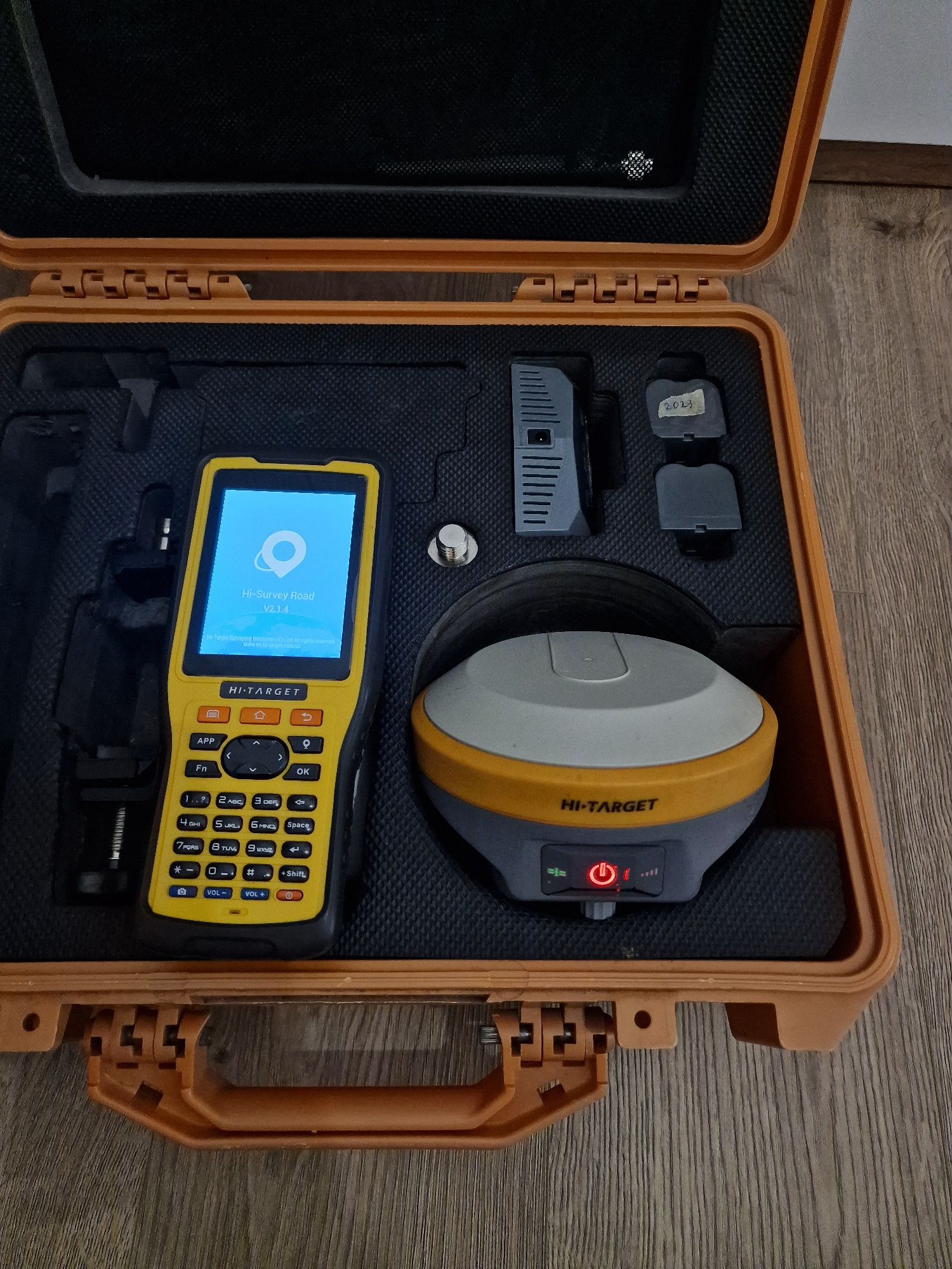 Vând GPS hi-target v90 plus