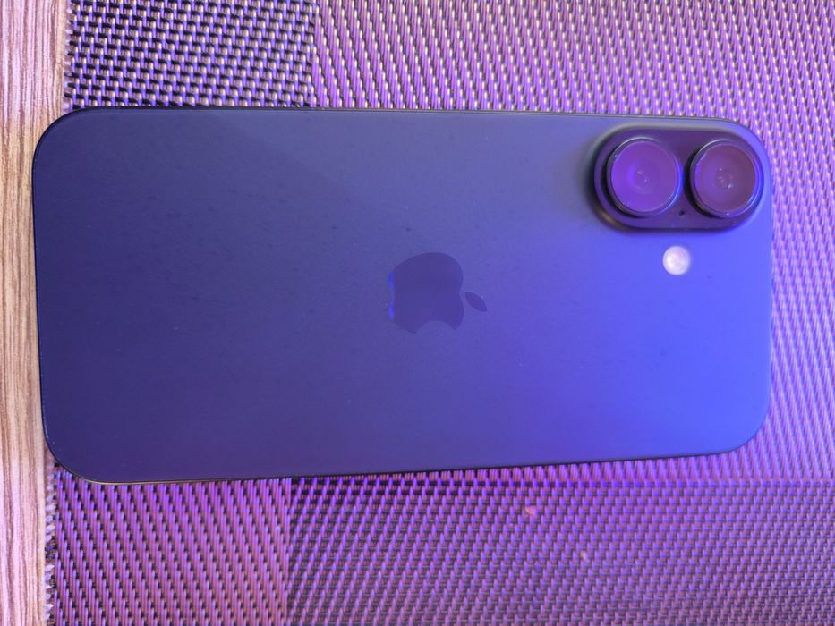 Продам Iphone 16 Black 128gb