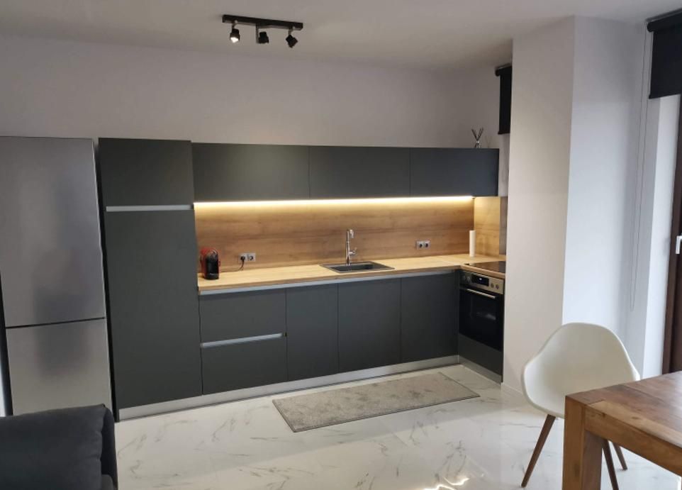 Дава се под наем Тристаен апартамент в Пловдив, Кършияка - 95 кв.м за 918 € - Снимка #2