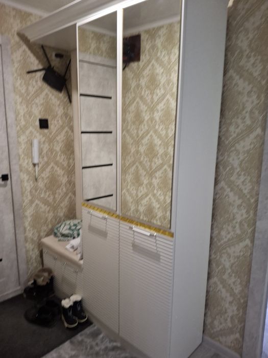 Продам шкаф прихожей