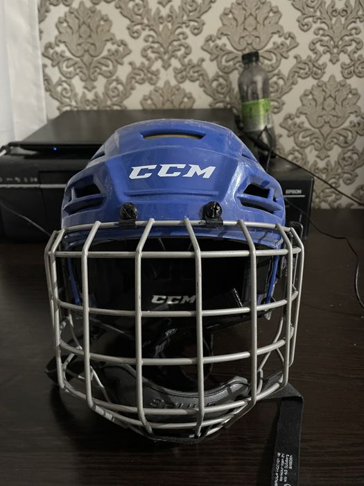 Шлем хоккейный от компании Bauer