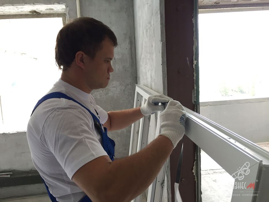 Покраска и рестоврация пластиковых окно и двери.