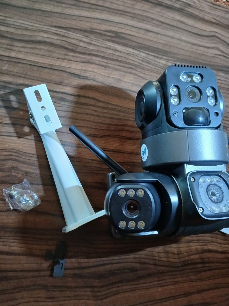 Camera quyosh nuri bilan sovtasiga+64gb fleshka