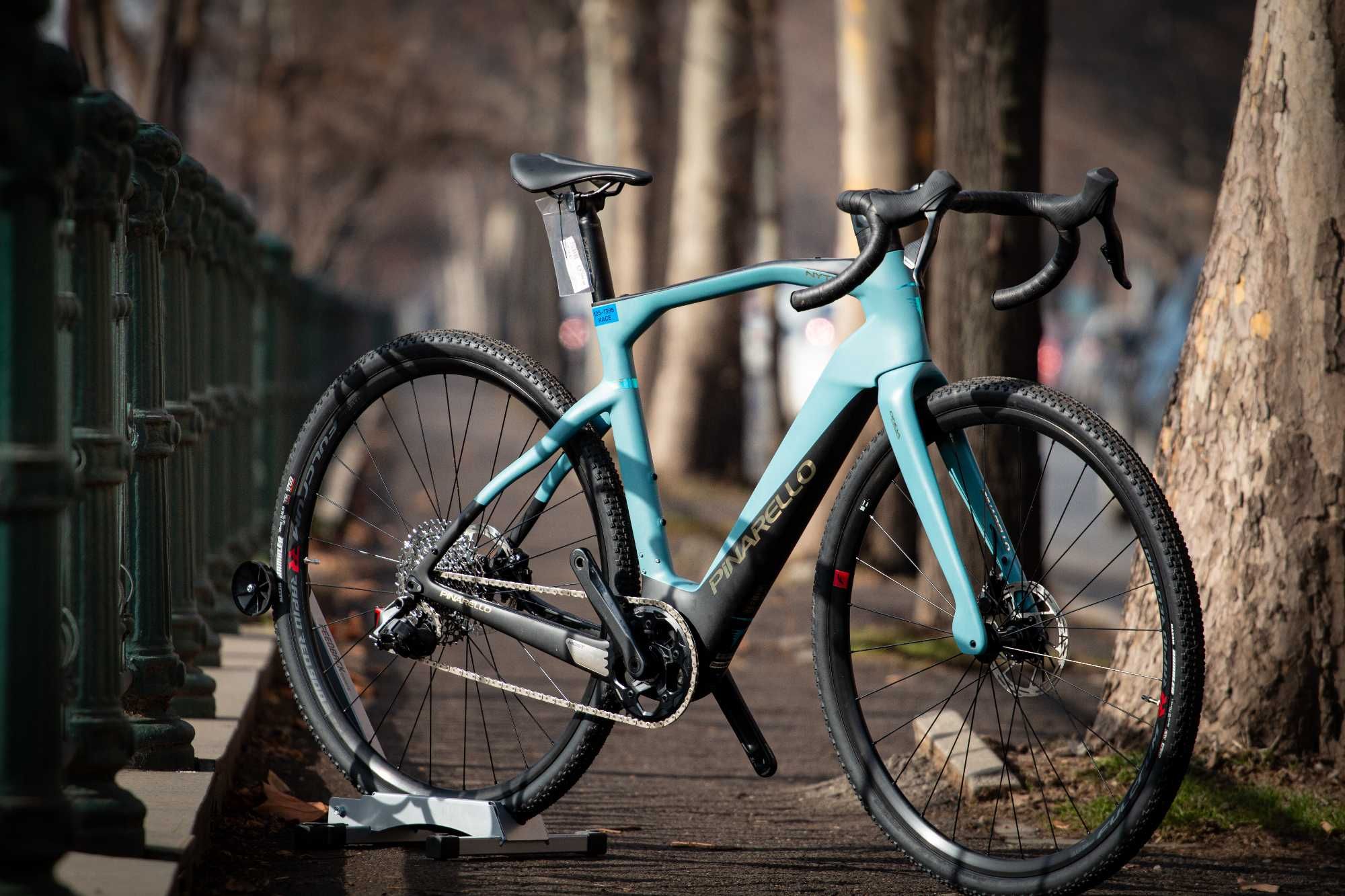 Pinarello Nytro E5 Gravel SRAM Rival AXS momentan noua