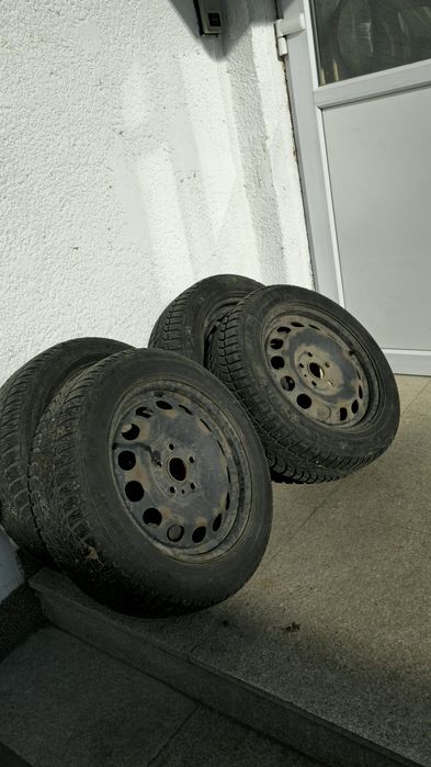 Vând roți VW R16 cu anvelope de iarnă