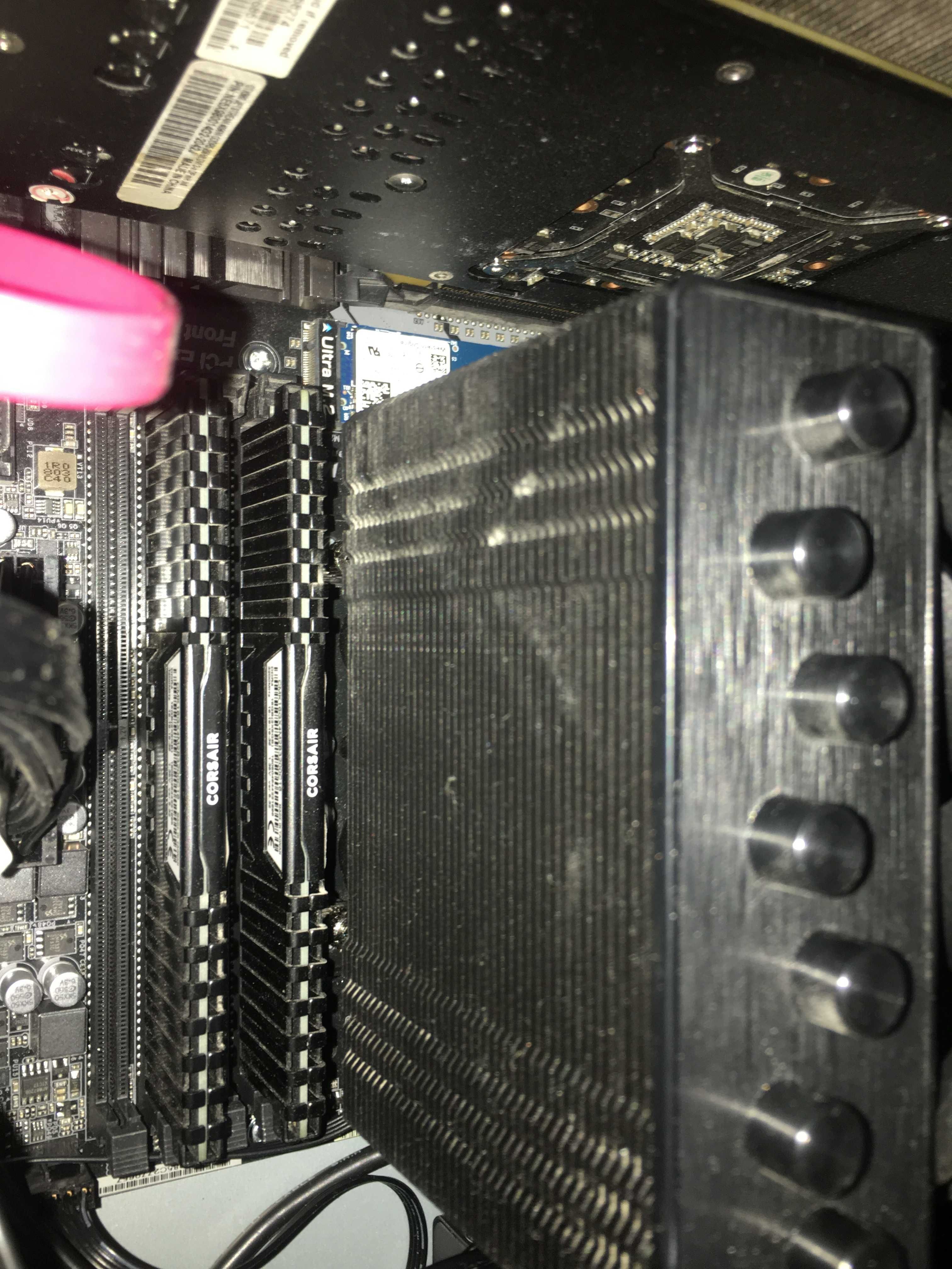 Игровой комп продам.CORE I9 QQLS ноутбучный.Аналог сore i9 9900+2080ti