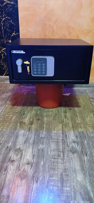 Сейф за пари документи