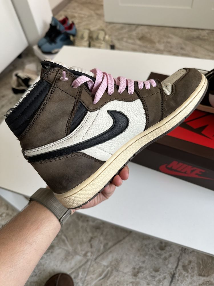 Travis Scott jordan 1