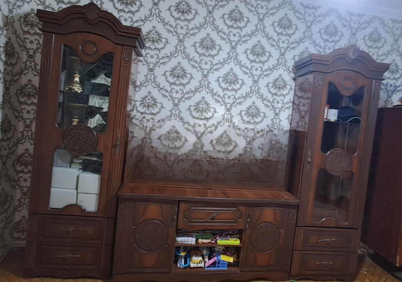 Мебель гарнитура
Ҳолати яхши, табиий ёғочдан ясалган, класси
