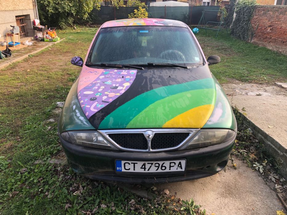 Lancia Y цяла или на части