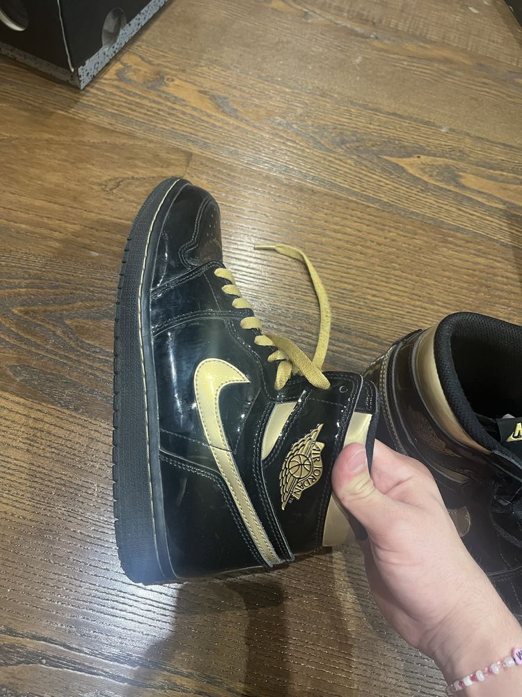 Air jordan 1 metalic gold