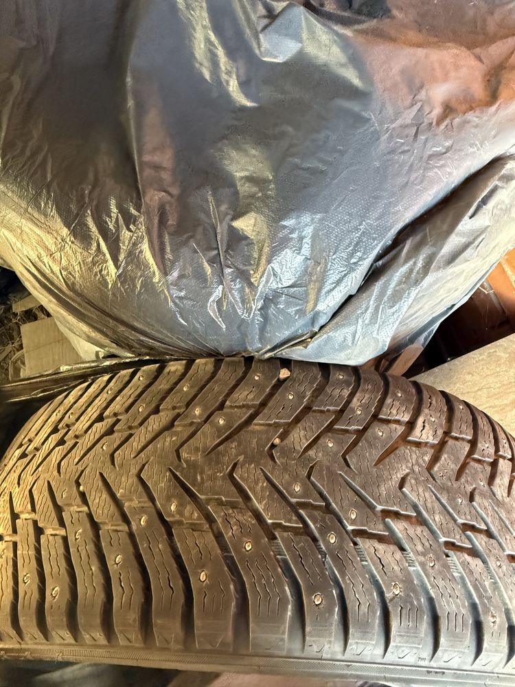 Зимние шины Nokian 265/60/18