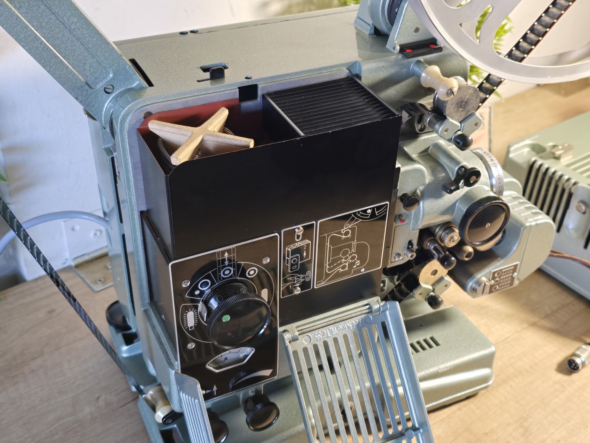 Video proiector 16mm SIEMENS 2000, amplificator audio cu lămpi