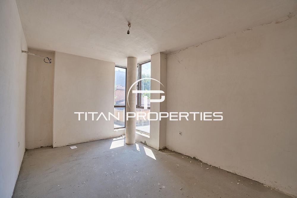 Тристаен апартамент в жк. Христо Смирненски