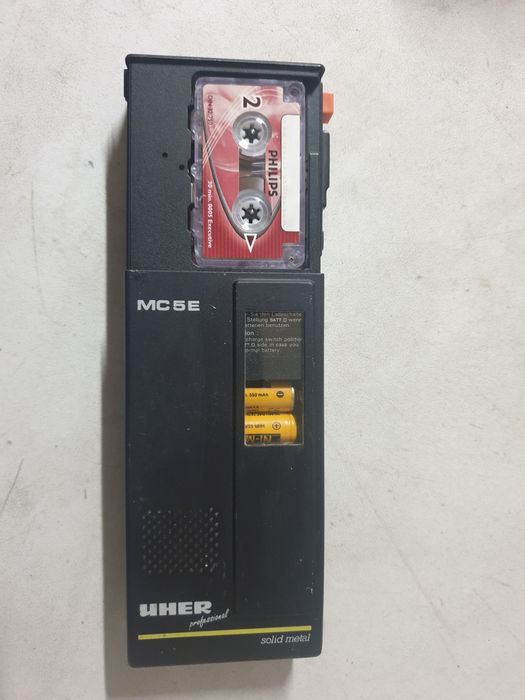 Диктофон UHER MC5E Работи. В много добро състояние. Метален.