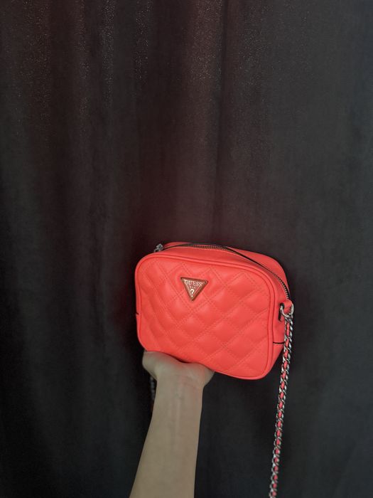 Оригинална чанта GUESS