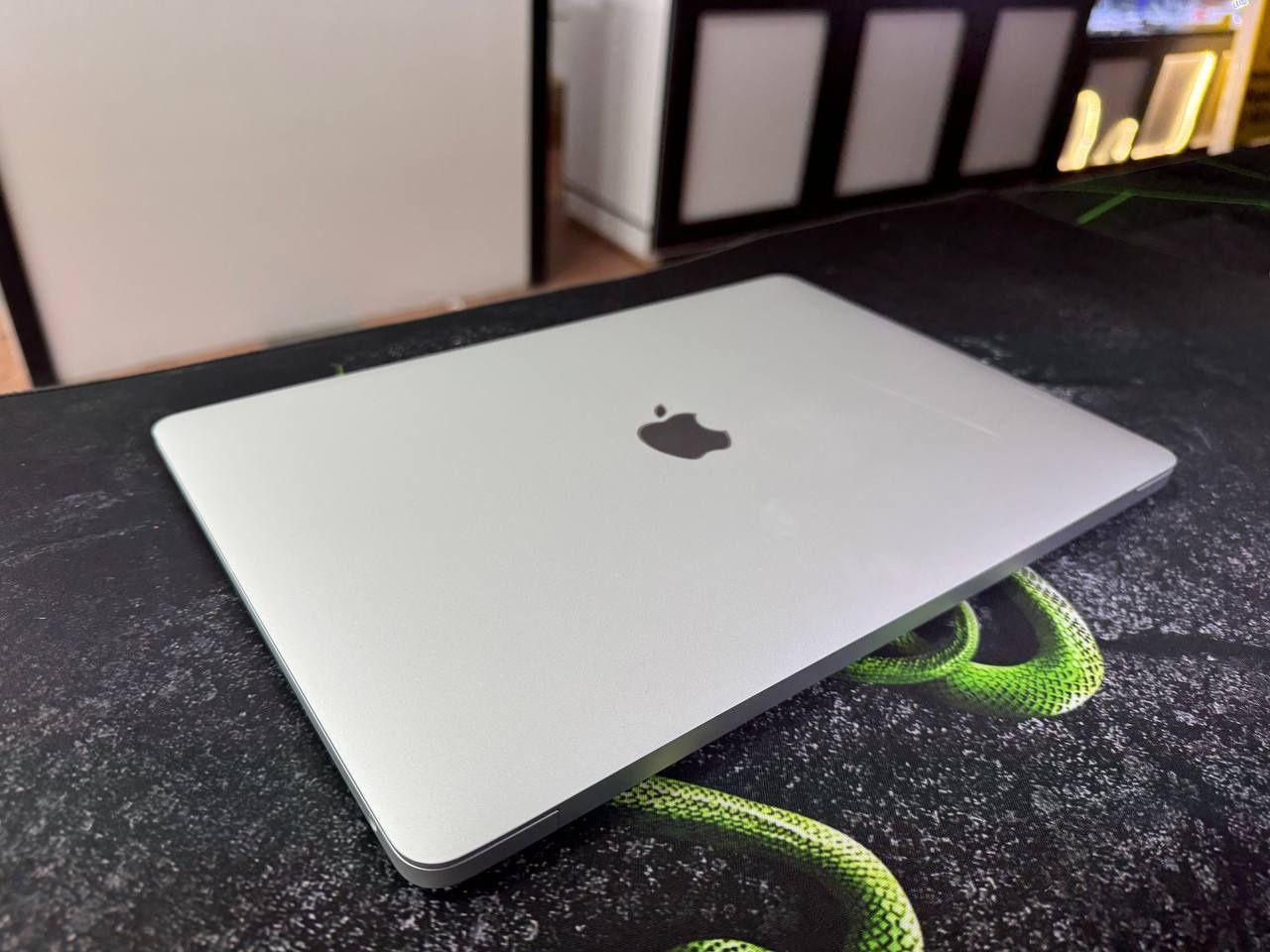 Продам Macbook Air M1, в хорошем состоянии, с каробкой и гарантией