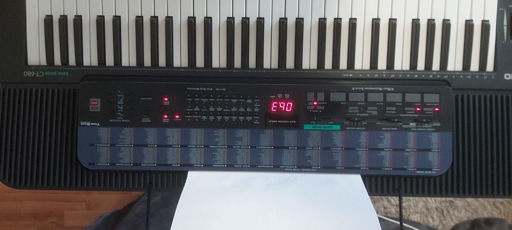 Orga  CASIO CT-680 digital reverb