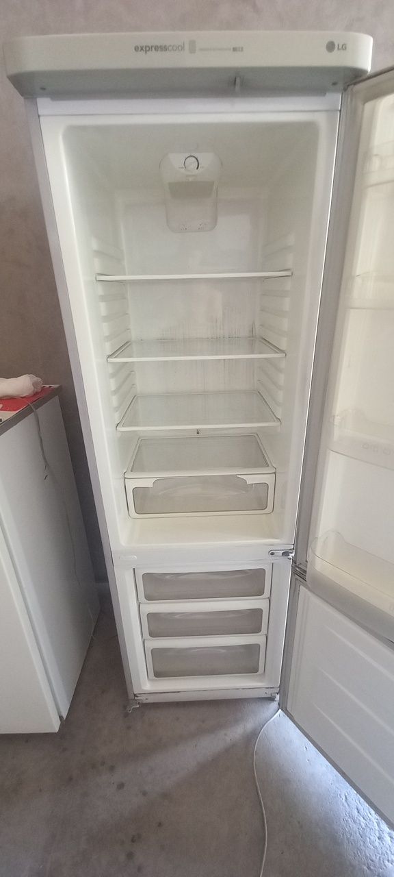 Lg haladilnik sotiladi...
