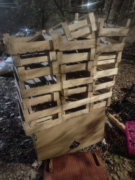 Ящики контейнеры  пластиковые и деревянные