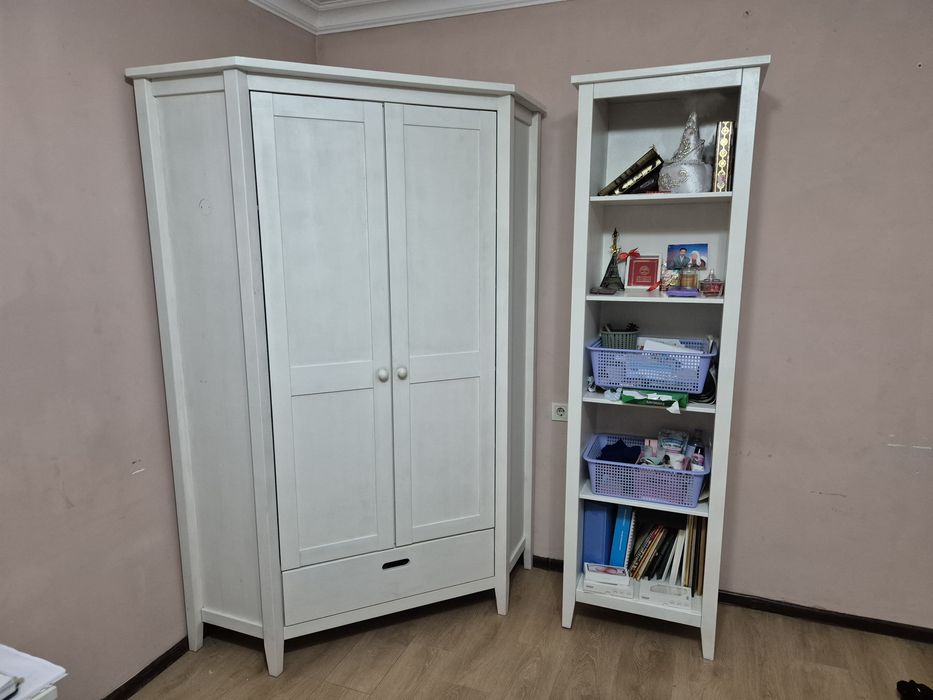 Срочно продам. Шифнер уголок с полкой, всё поместится