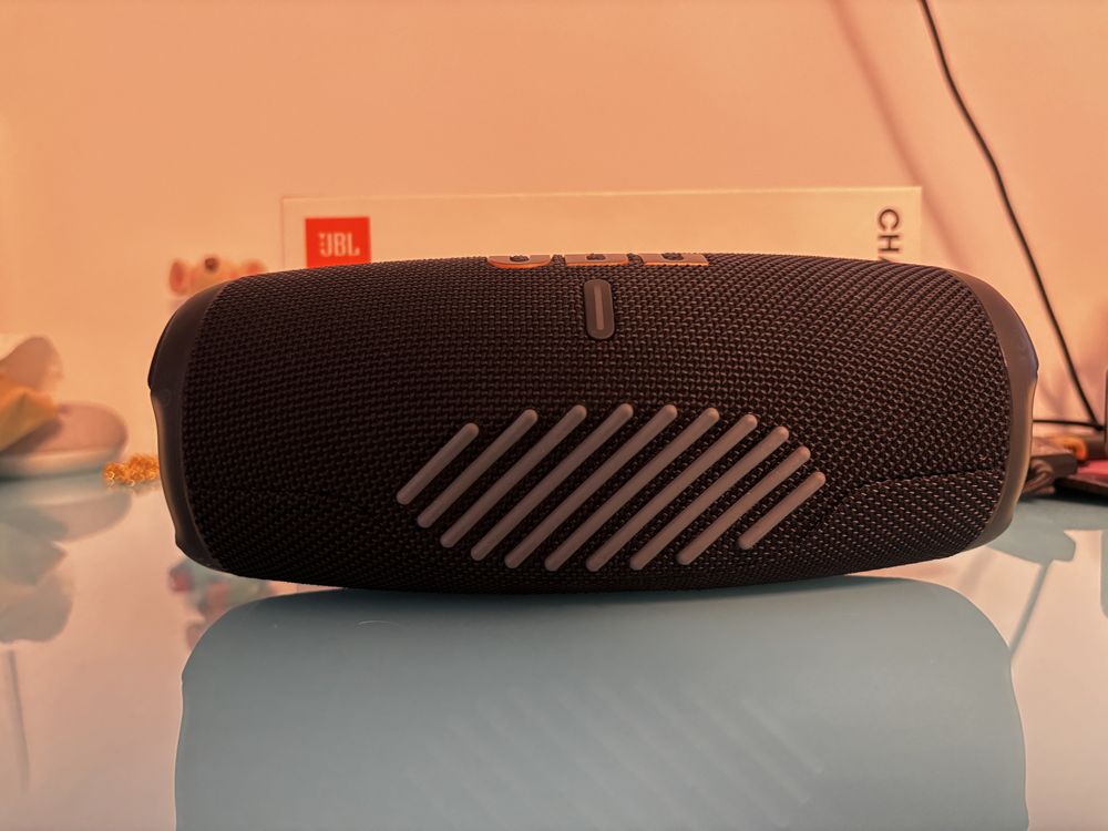Vand boxa jbl charge 5 in stare perfecta