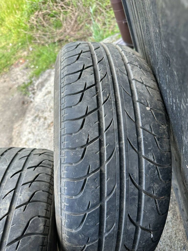 Гуми 215/60 R16.