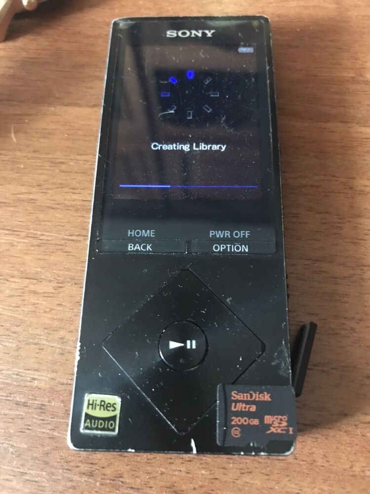 Digital media player , MP3 . SONY ( card de memorie 200GB)