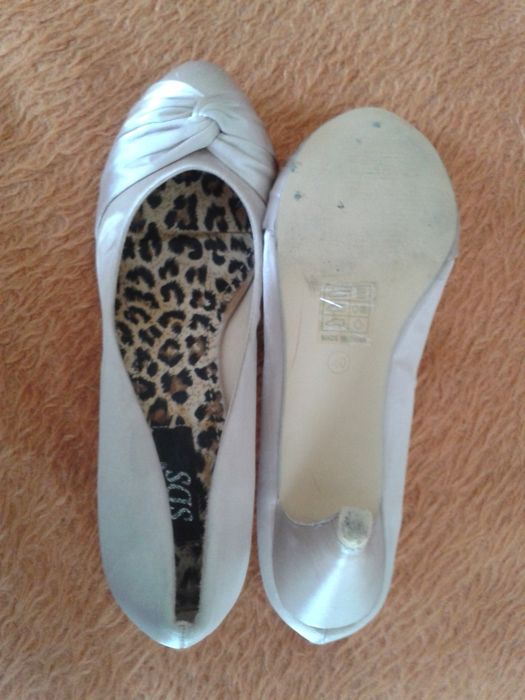 Дамски обувки и сандали от естесвена кожа