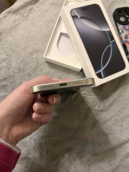 Iphone 16 pro max white