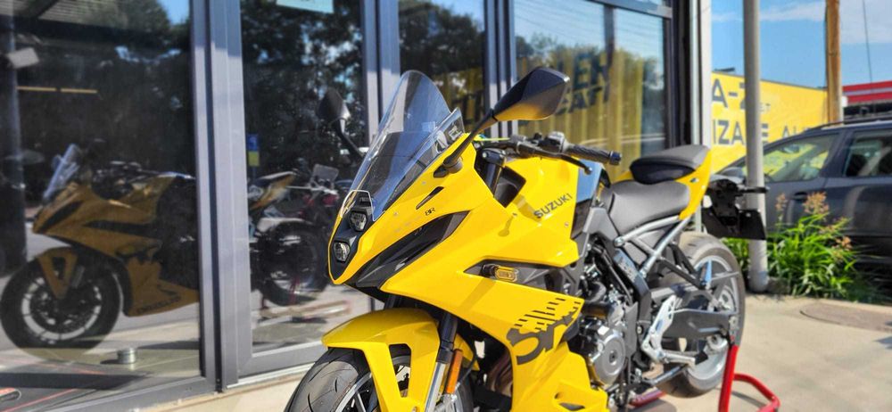 HobbyMoto vinde Suzuki GSX 8R 2025 / 1.500 km, garantie 2027