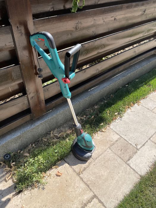 Trimmer Bosch electric pentru gazon