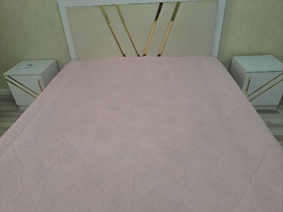 Срочно продается стеганное новое покрывало для 2ух спальной кровати