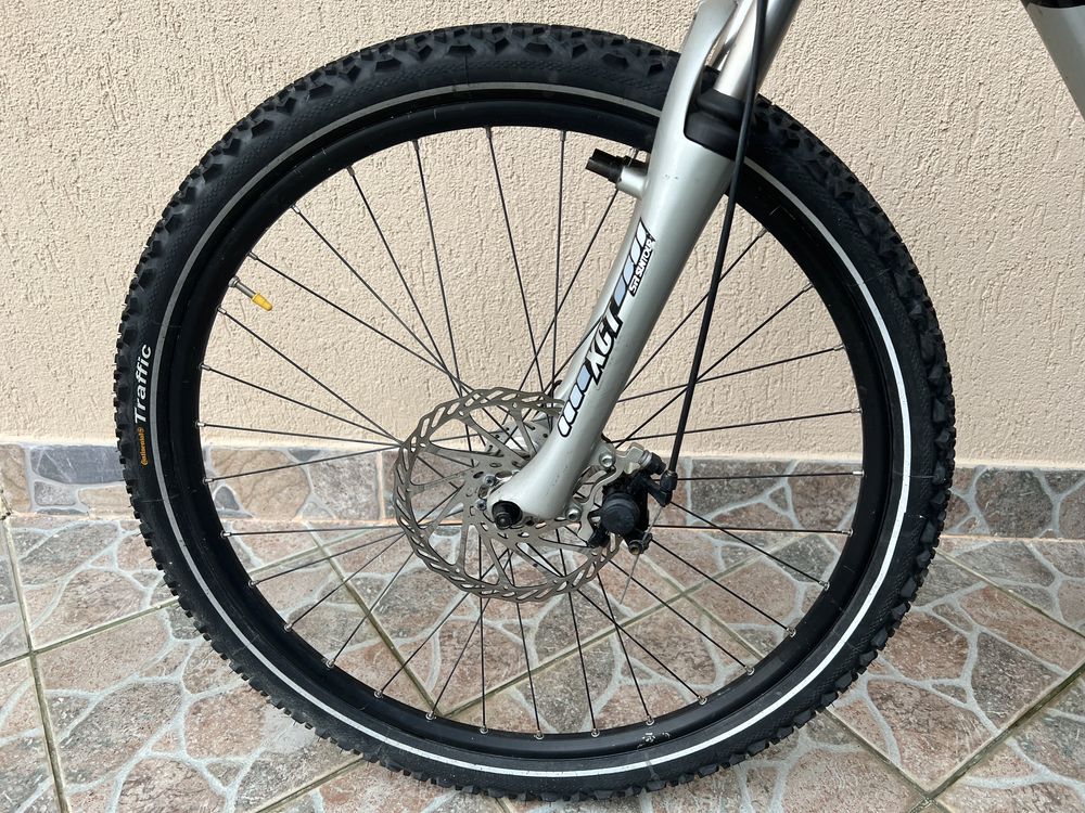 Bicicleta Giant 24 viteze frâna fata pe disc cadru L stare foarte buna