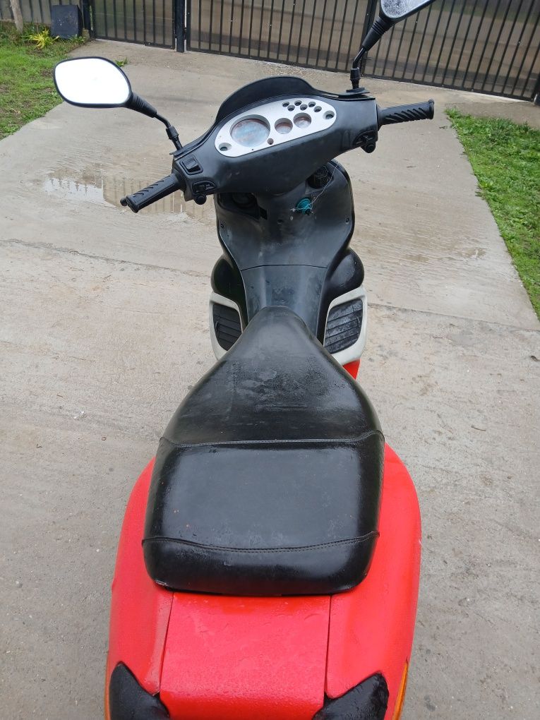Vând scuter Gilera rumen 49cc
