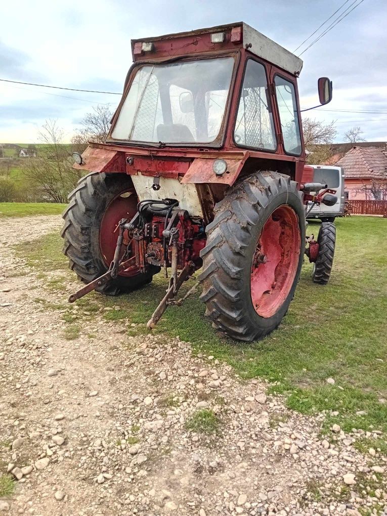 Vând tractor U651 4×4