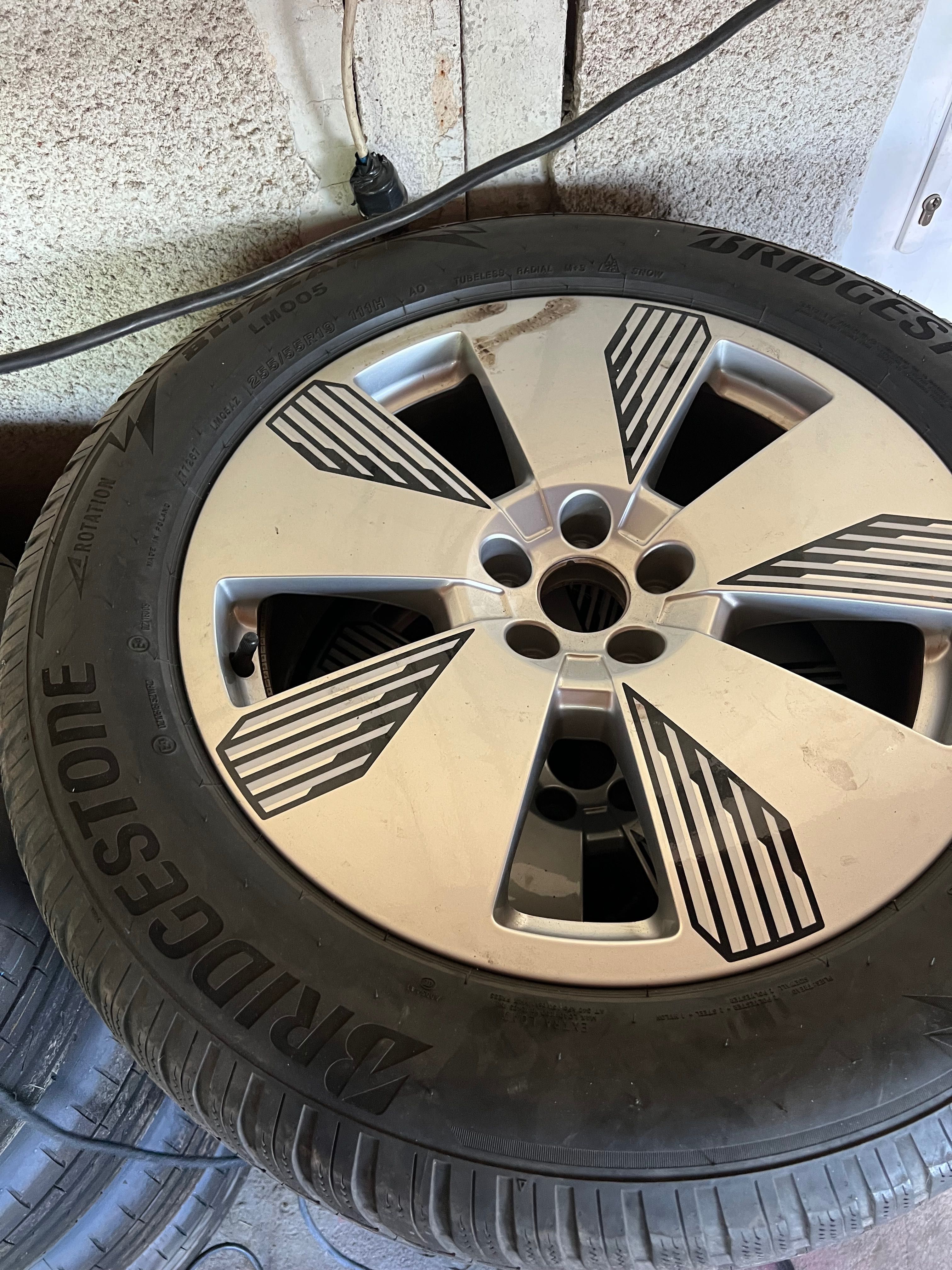 Лети джанти със зимни гуми 19”5x112 Ауди” E-TRON