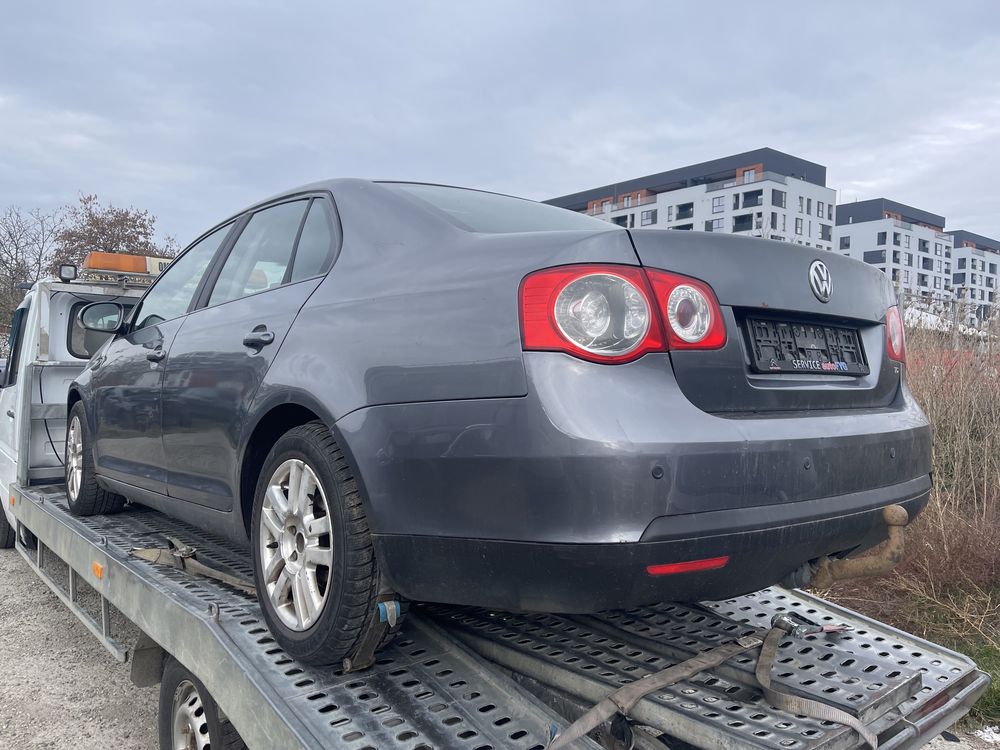 Dezmembrez Vw Jetta 1.9 tdi BKC 105cp 2005