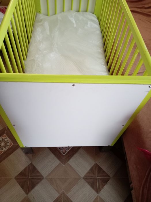 Pătuț pentru copii cu două nivele