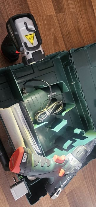 Set Metabo infiletantă cu acumulator si lanternă