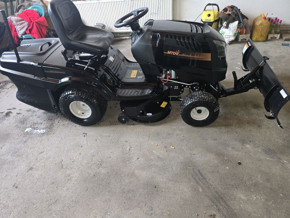 Tractoras de gazon iarba