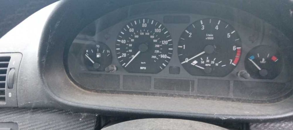BMW 318 1.8i на части