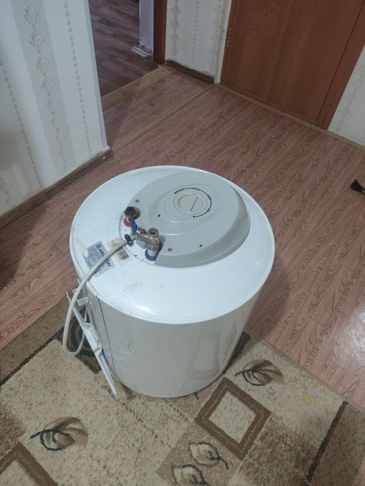 Продам Аристон нужно заменить резинку и все