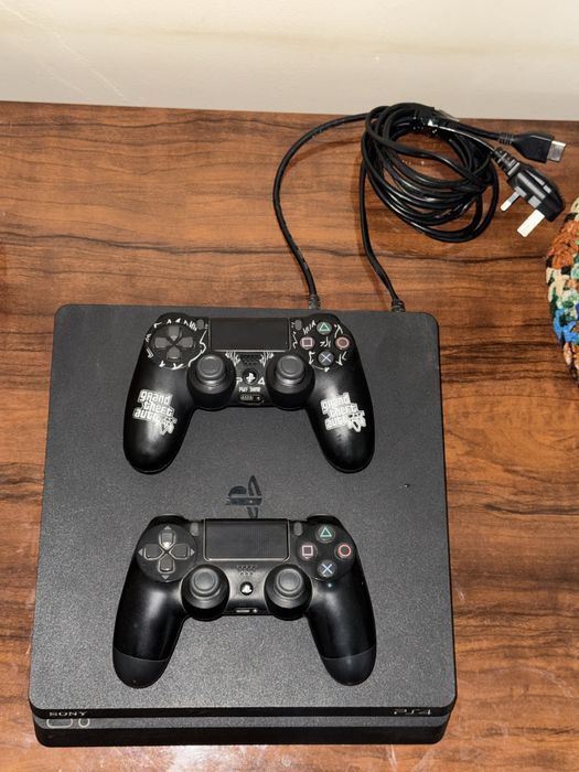 Продается PlayStation4