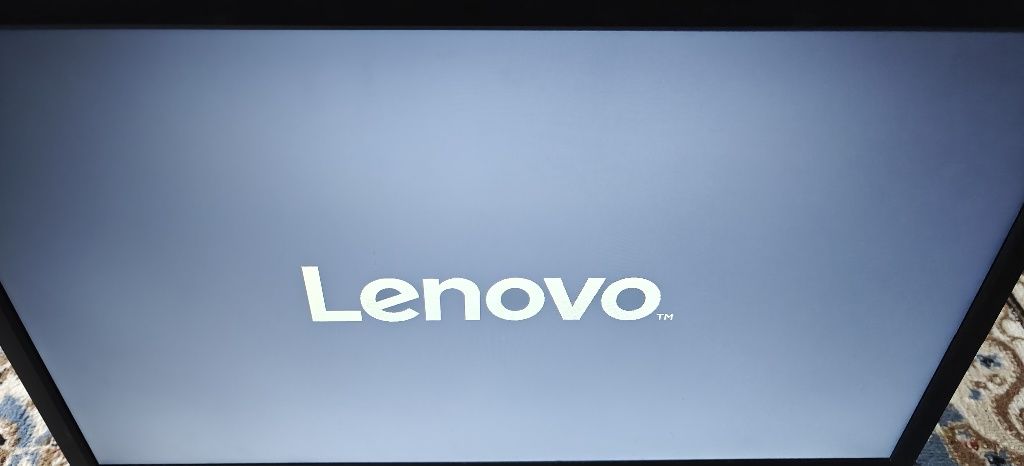 Продаем монитор Lenovo LI2215