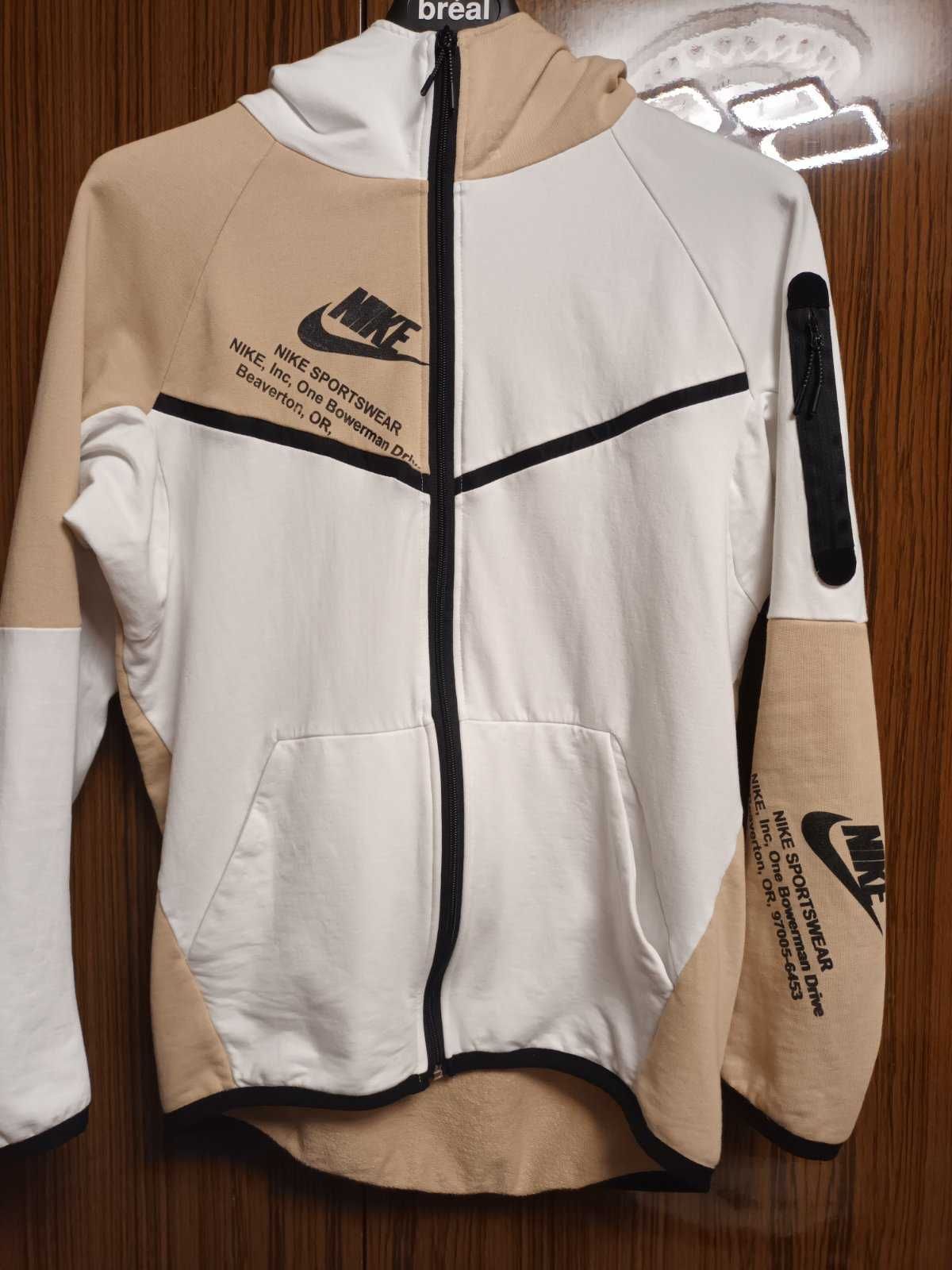 NiKE tech fleece-Налично е само долнището!!!