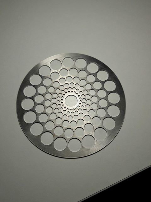 Grilaj inox masa de manichiura