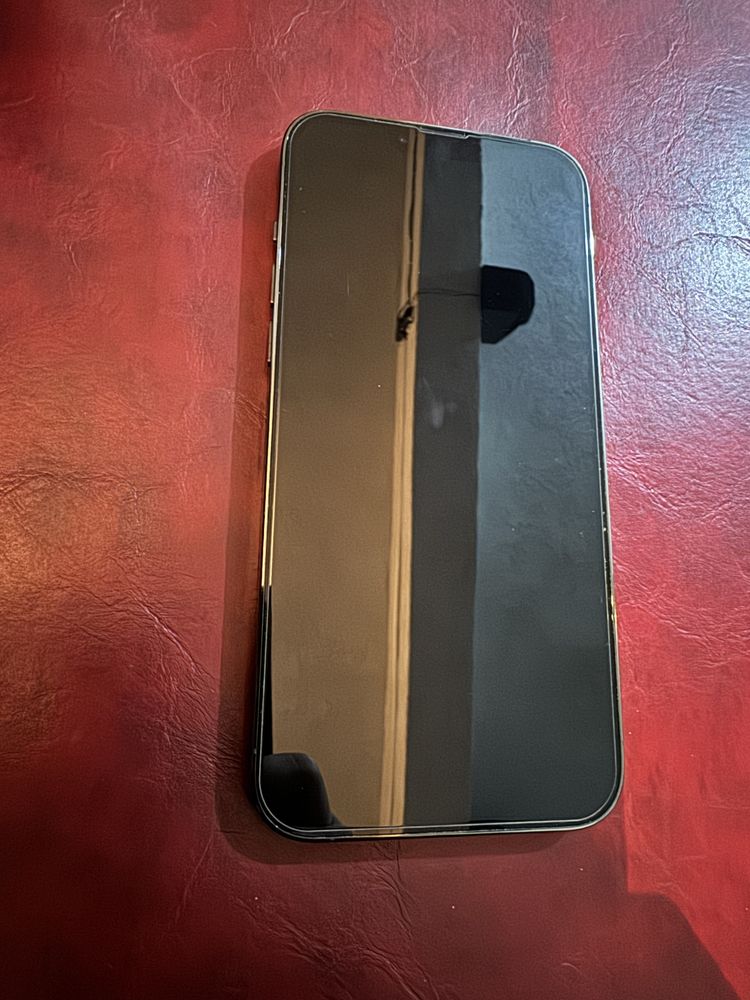 iPhone 13 pro max - заключен с iCloud