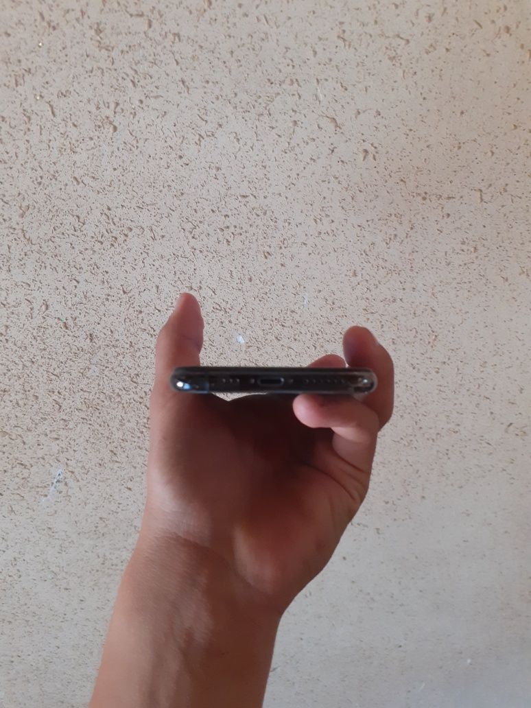 Iphone 11 pro telefoni sotiladi
